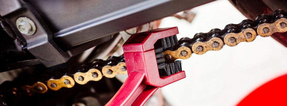 A Step-by-Step Guide to Cleaning and Lubricating Your Motorcycle Chain