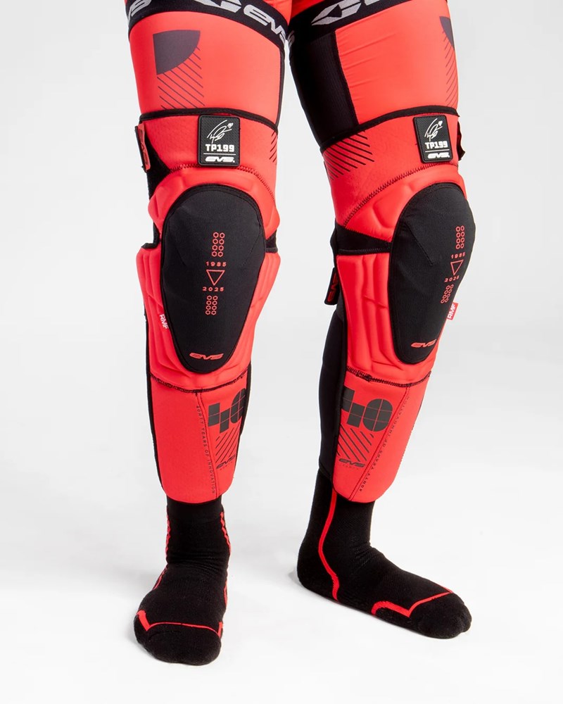 TP199 KNEE / SHIN GUARD | 40TH ANNIVERSARY